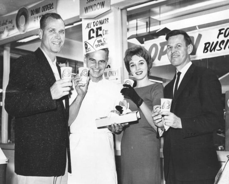 Valley Times staff photographer/Wikimedia Commons