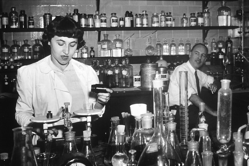 Dr. Jonathan Hartwell and Sylvy R. Levy Kornberg run early chemotherapy tests, c.1950