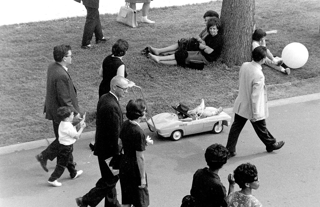 Visitors walking at the NY World's Fair
