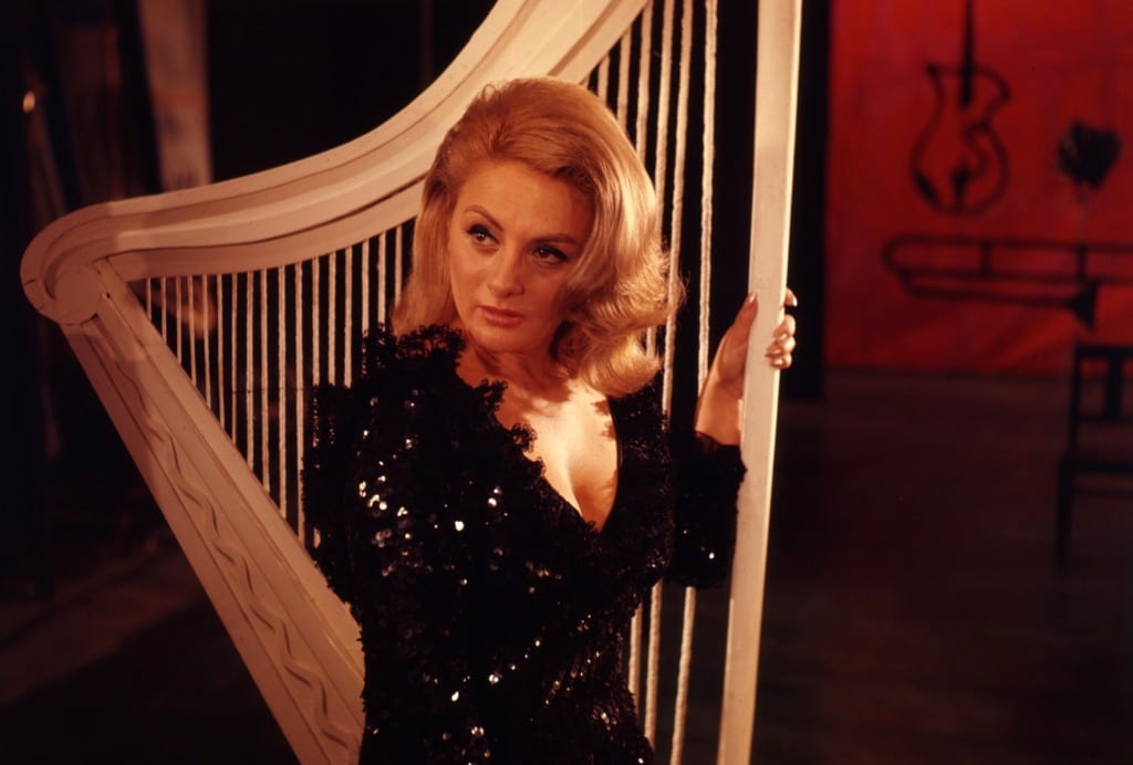 1960s Side-Swept Hollywood Wave