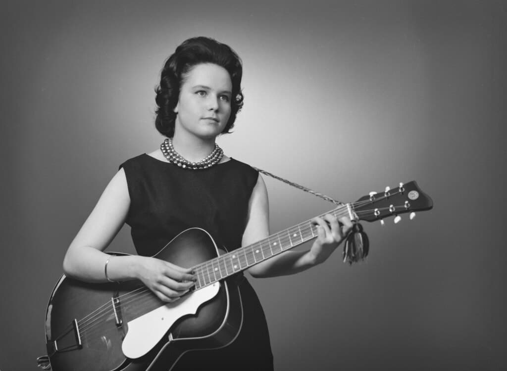 1960s Voluminous Flip