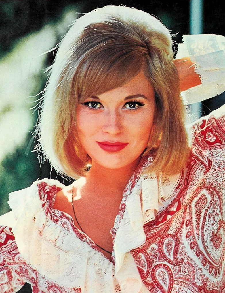 1960s Smooth Bouffant Bob with Side Bangs