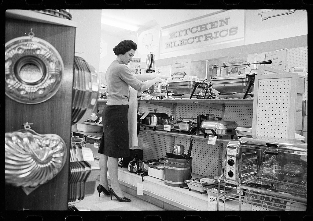 Hecht Co, Kitchen Electrics Shoppers (1965 March 16)