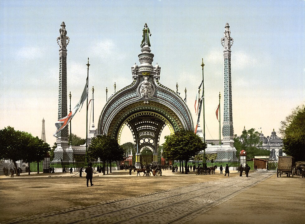 The main entrance of the Exposition Universal in 1900 in Paris, displaying the triumph gate by René Biné (1866-1911)