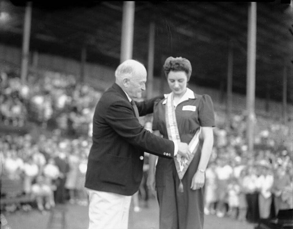 Miss War Worker Beauty Contest 1942, Canadian National Exhibition Grandstand : Police Chief D.C. Draper presents ribbon to Dorothy Linham, Miss War Worker 1942. Toronto, Canada