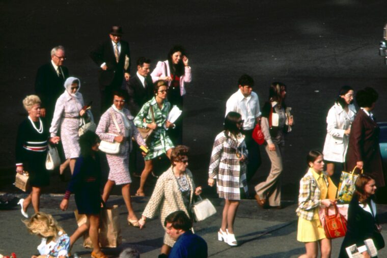 25 Extraordinary Glimpses of 1970s Street Life, Frozen in Time