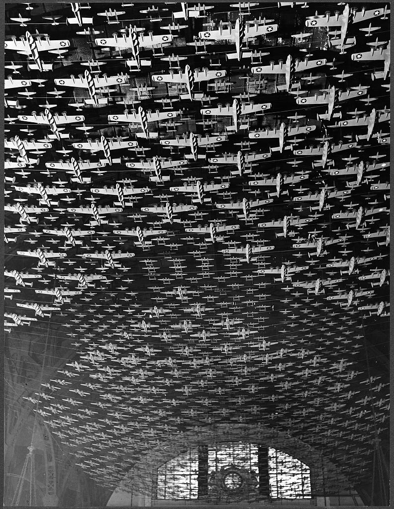Chicago, Illinois. Model airplanes decorate the ceiling of the train concourses at Union Station (1943 Feb.)