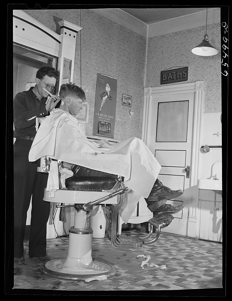 Wisdom, Montana. Barbershop (1942 Apr.)