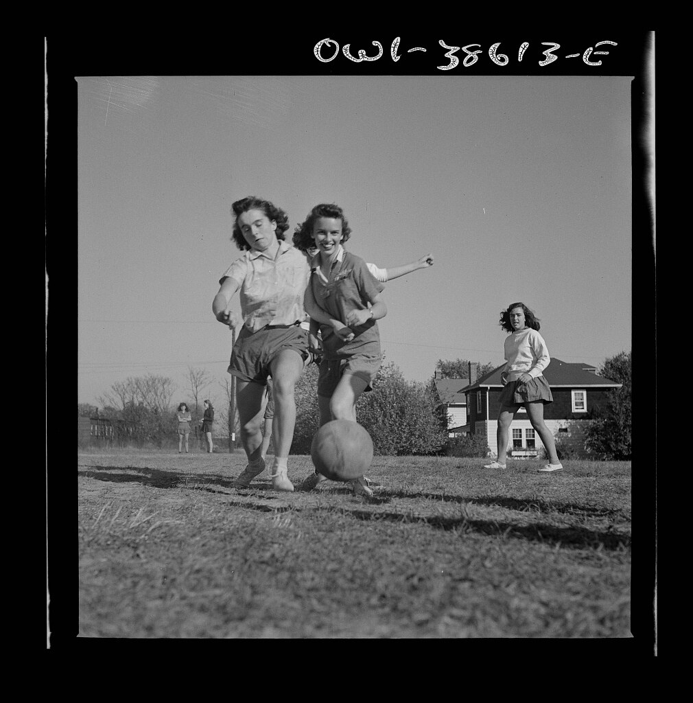Washington, D.C. Playing soccer in a physical education class at Woodrow Wilson High School (1943 Oct.)