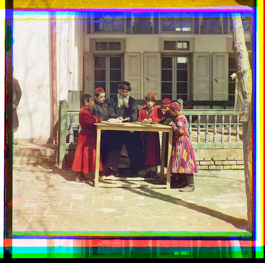 Group of Jewish children with a teacher. Samarkand (between 1905 and 1915)