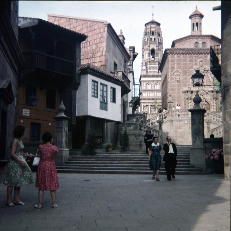 Women photographing Barcelona 1970s