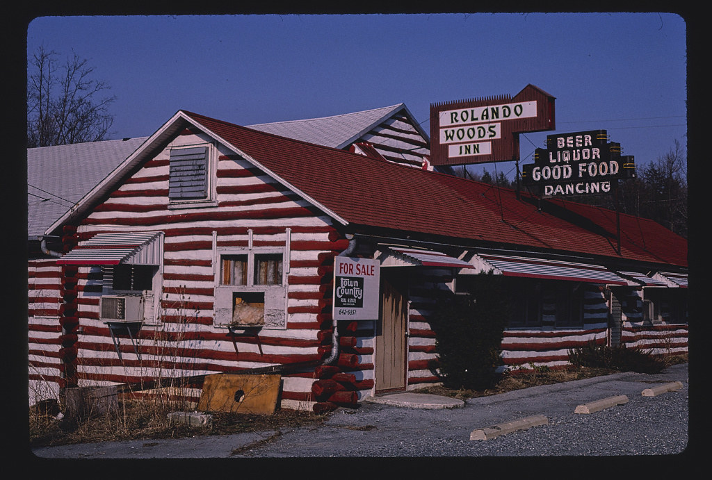 Rolando Woods Inn, overall diagonal view, Route 16, Blue Ridge Summit, Pennsylvania (1982)