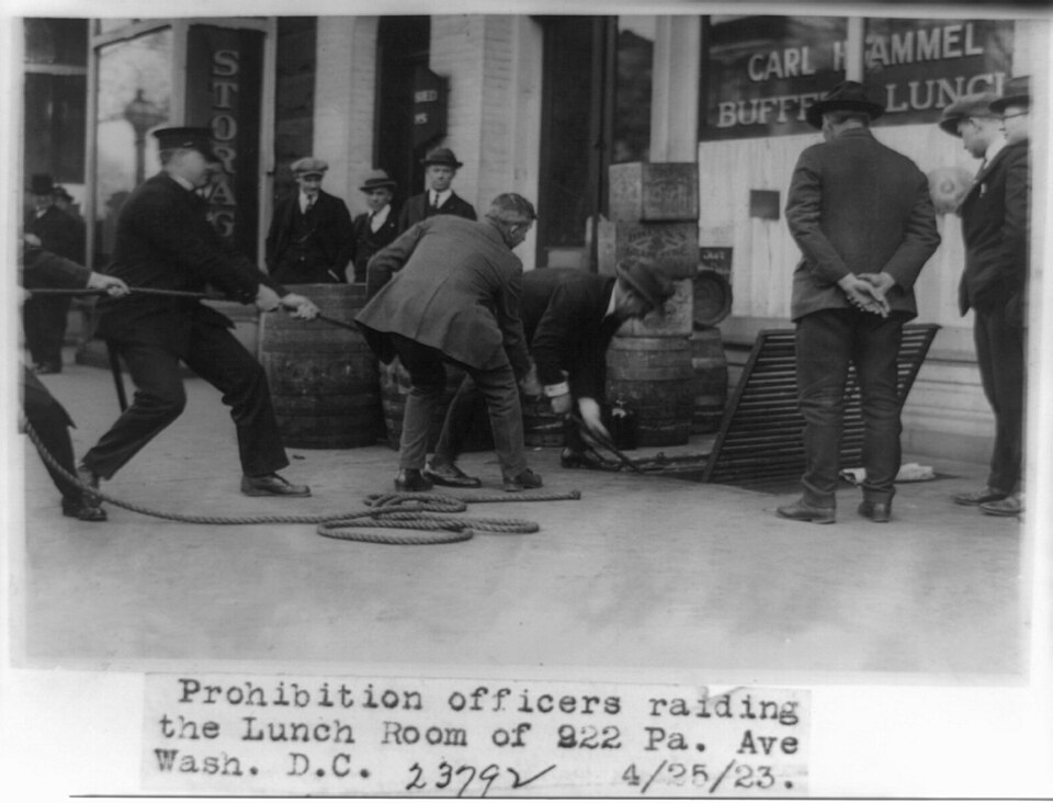 Prohibition officers raiding the lunch room of 922 Pa. Ave., Wash., D.C. 25 April 1923