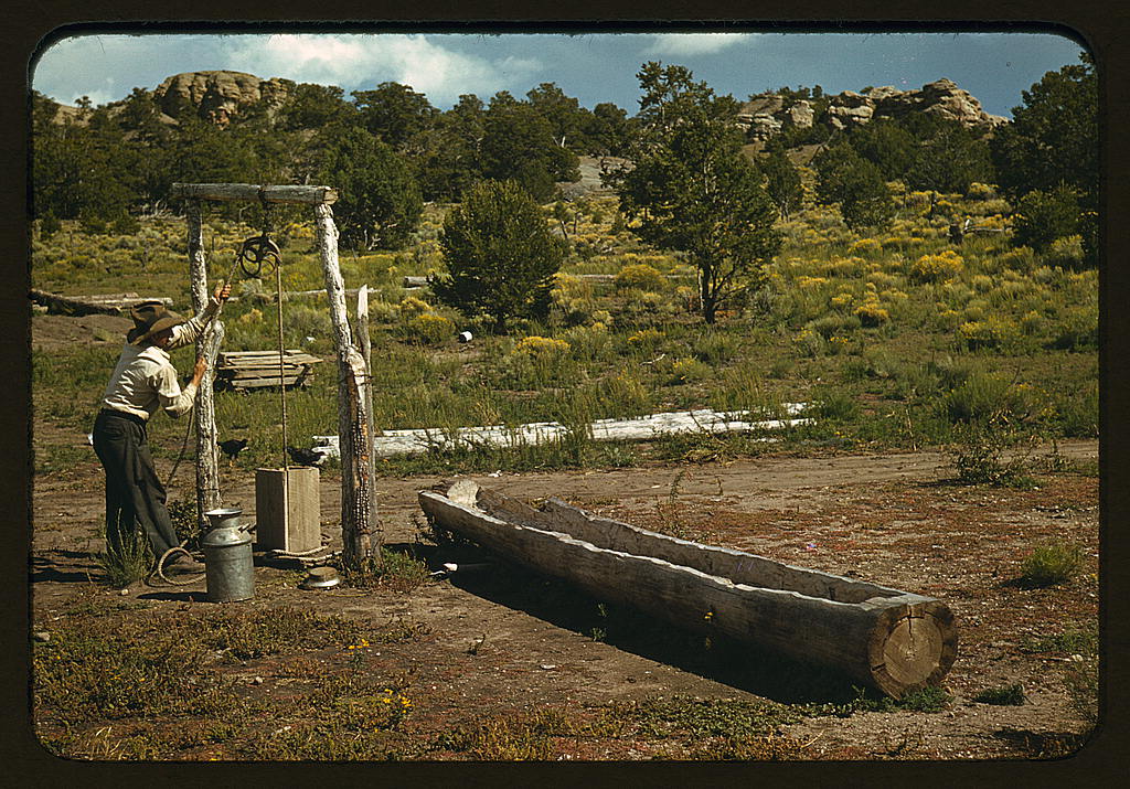 Faro Caudill drawing water from his well, Pie Town, New Mexico (1940 Oct.)