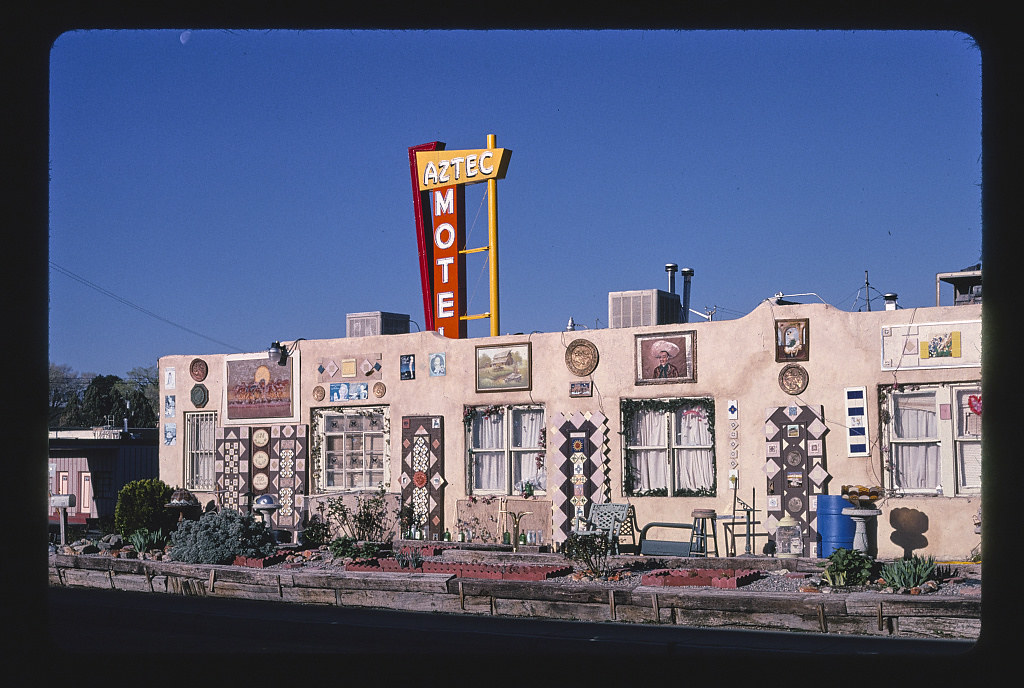 Aztec Motel, diagonal view 2, Route 66, Albuquerque, New Mexico (2003)