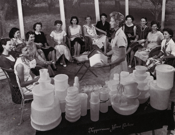 Tupperware home party in Sarasota, Florida Date: 1958