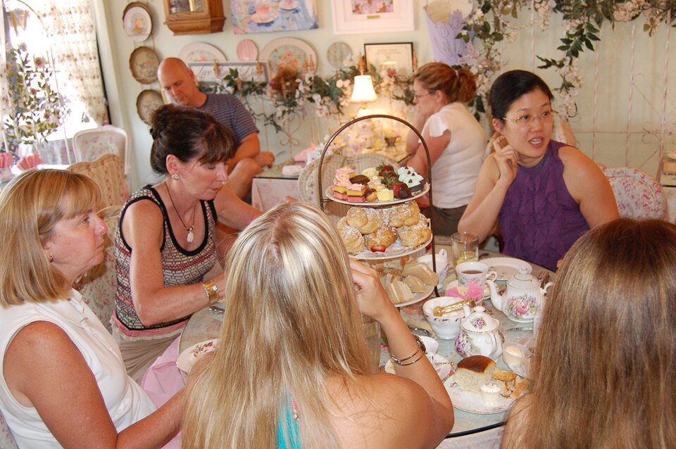 A modern afternoon tea party in Phoenix, 31 July 2009