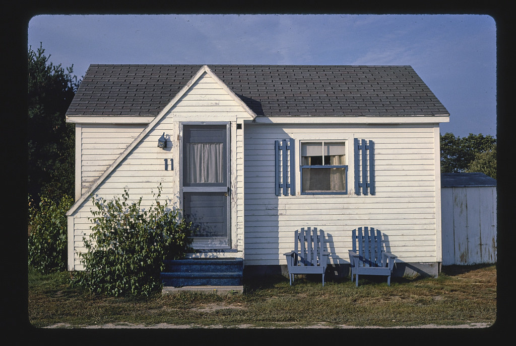 Blue Haven Motor Court Cabin, view 2, Route 1, Saco, Maine (1984)