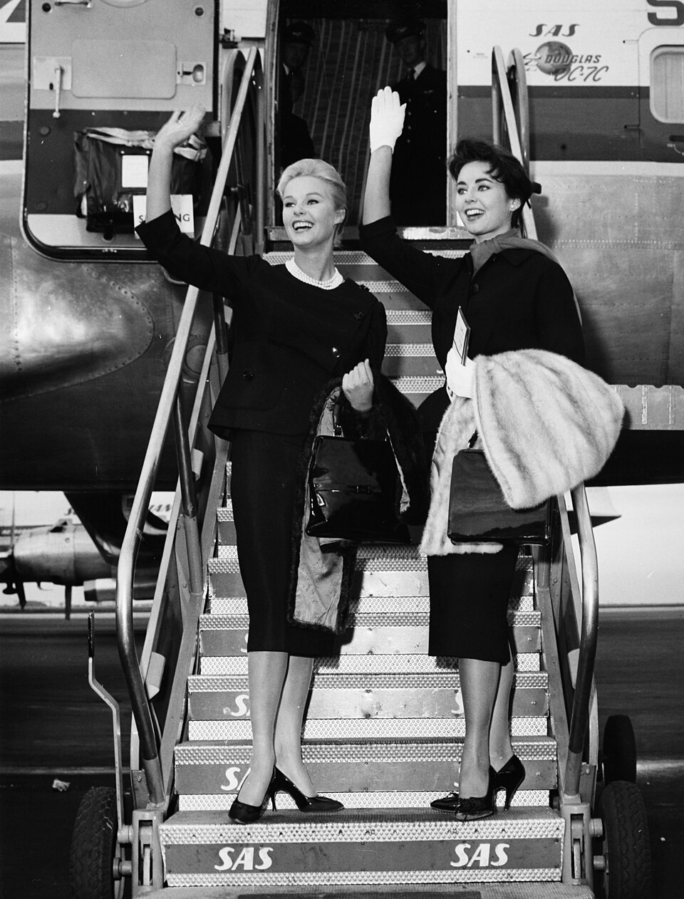 Miss Sweden Ingrid Goude and Miss Universe Carol Morris at Kastrup Airport, 1958