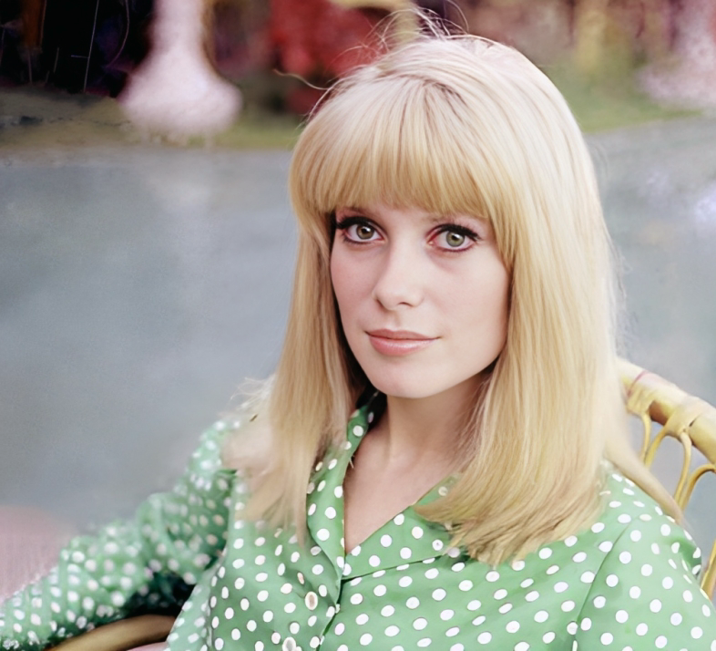 Catherine Deneuve at a Venice café, 1966