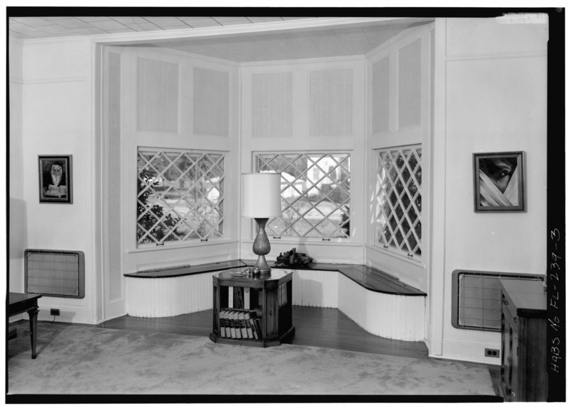 BAY WINDOWS WITH DIAMOND-SHAPED PANES IN LIVING ROOM IN THE EAST SIDE OF THE HOUSE, FIRST FLOOR - U.S. Naval Air Station, Senior Officers' Quarters, Pensacola, Escambia County, FL. March 1974