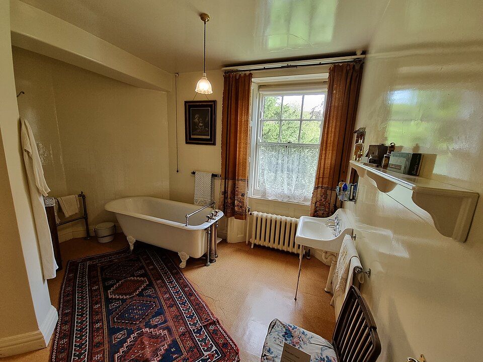 Mrs Gascoigne's 1950s bathroom complete with contemporary fittings.
