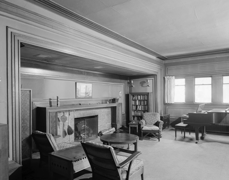 Heller House, 5132 South Woodlawn Avenue, Chicago, Cook County, IL - Living Room, north and east walls