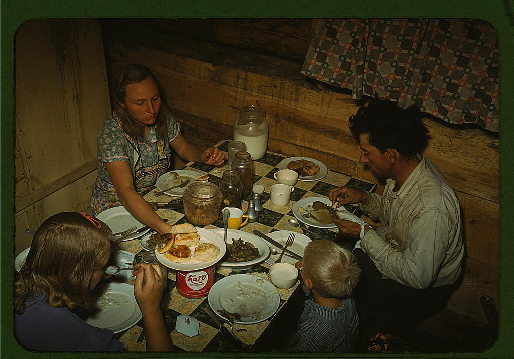 The Faro Caudill family eating dinner in their dugout, Pie Town, New Mexico (1940 Oct.)