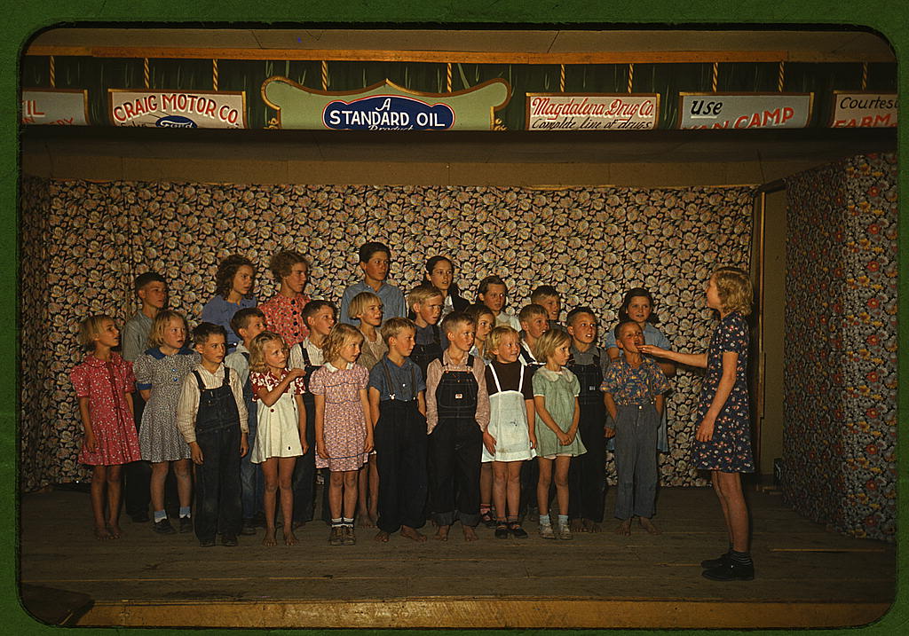 School children singing, Pie Town, New Mexico (1940 Oct.)