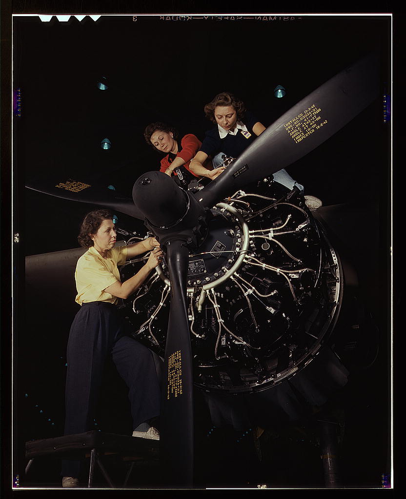 Women aircraft engine installation WWII Long Beach