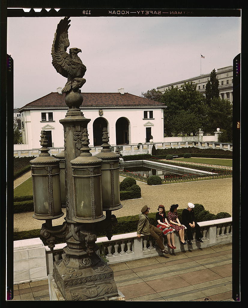 Garden of the Pan American Building, Washington, D.C. (1943 May)