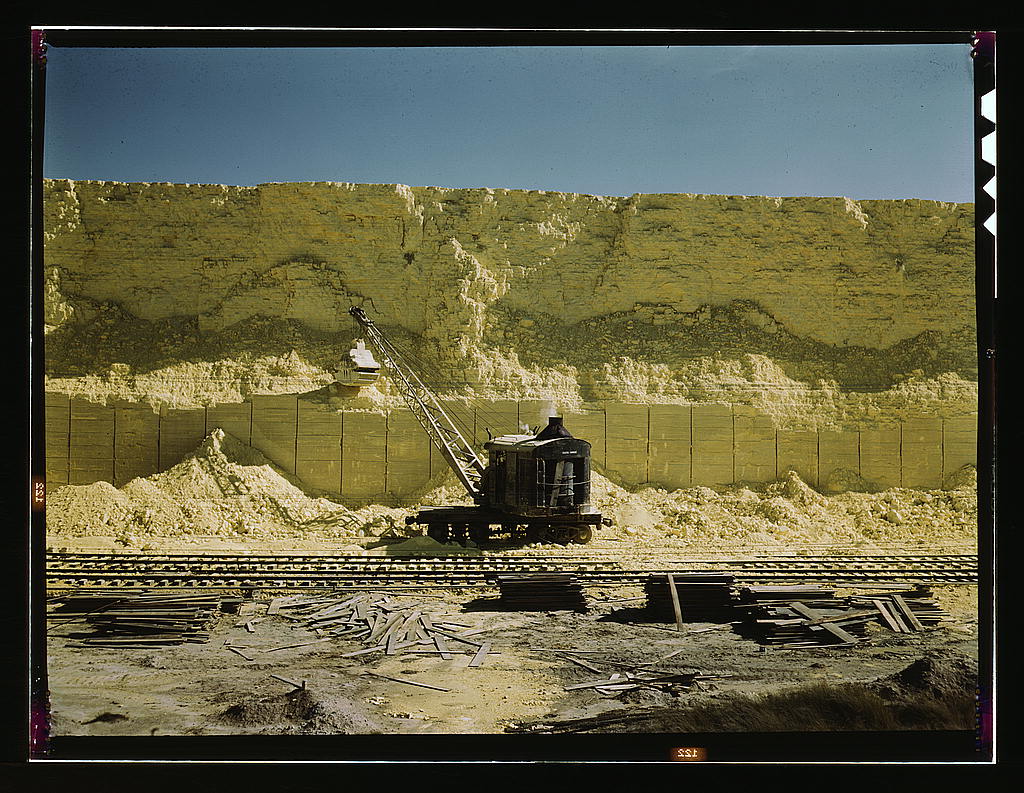 Freeport Sulphur Co., 60 foot high vat of sulphur, Hoskins Mound, Texas (1943 May)
