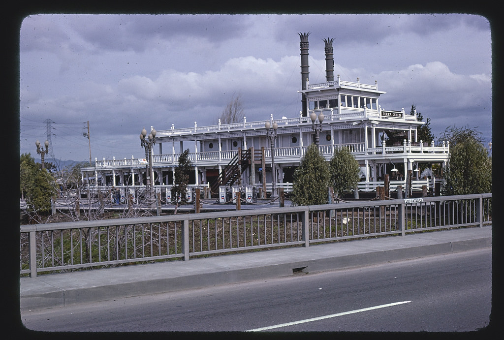 Delta Queen Car Wash, side view, Hamilton Avenue near Bascom, Campbell, California (1977)