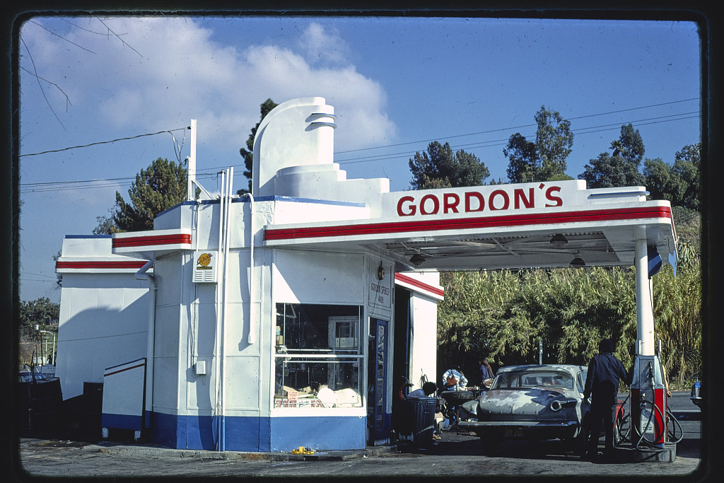 Gordon Spencer gas station, 4691 Huntington Drive, South Pasadena, California (1977)