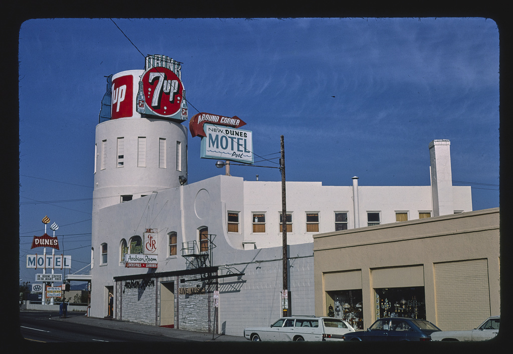 7-Up Building, angle 2, NW 37th & Sandy Boulevard, Portland, Oregon (1976)