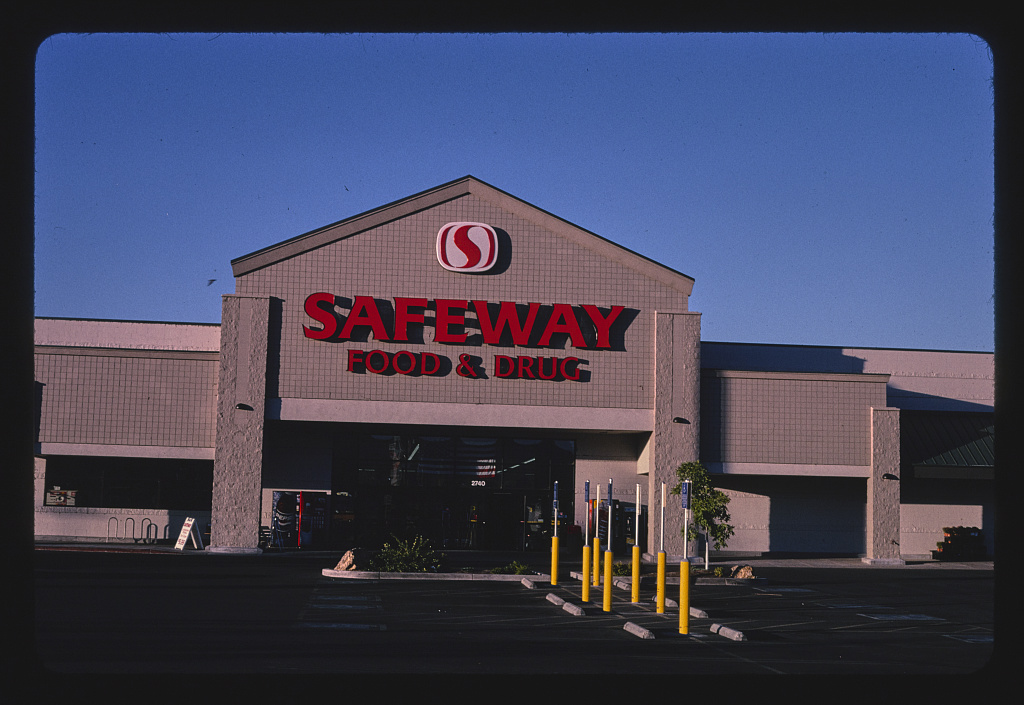 Safeway Food & Drugs, 6th Street, Klamath Falls, Oregon (2003)