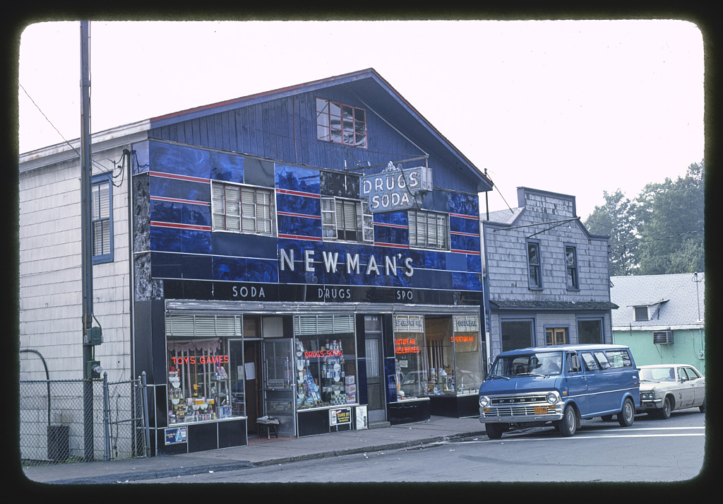 Newman's Drugs, Lake Huntington, New York (1976)