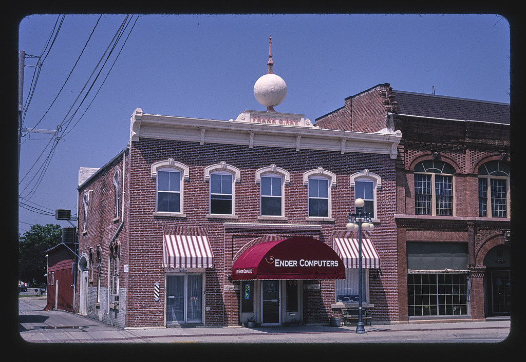 Frank G. Bay Building, horizontal view, 1st Avenue, Vinton, Iowa (2003)