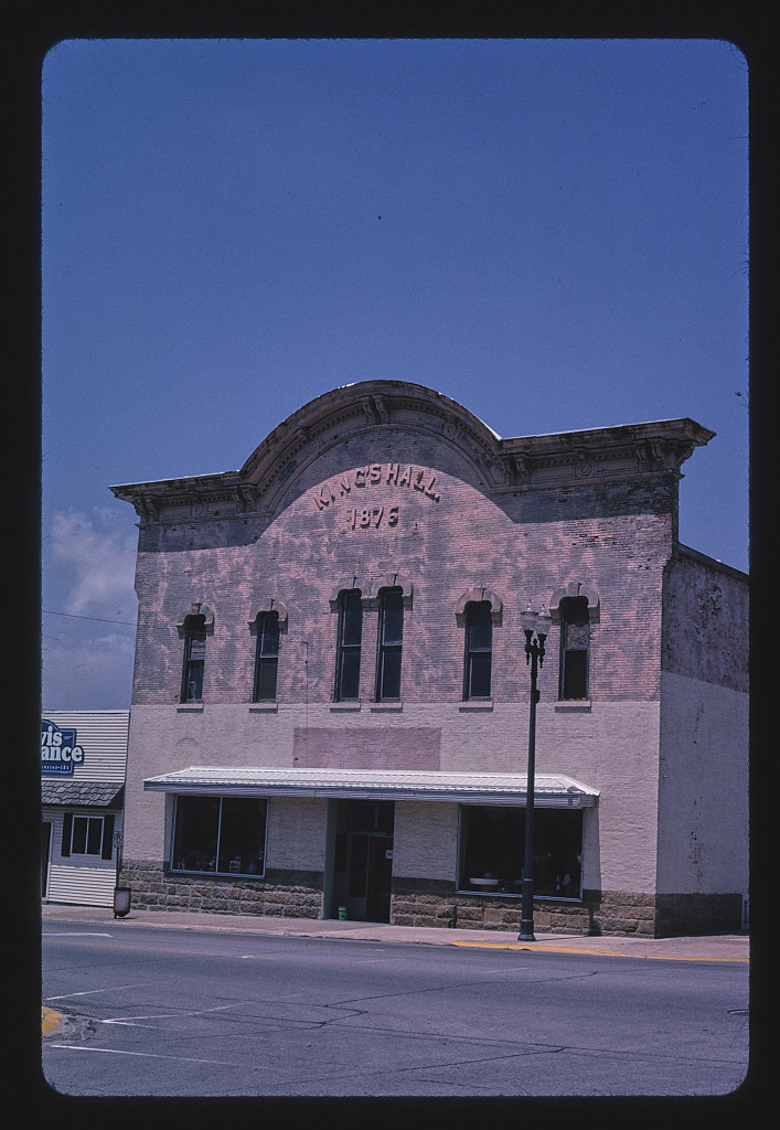 Kings Hall (1876), angle view 2, 1st Street, Independence, Iowa (2003)