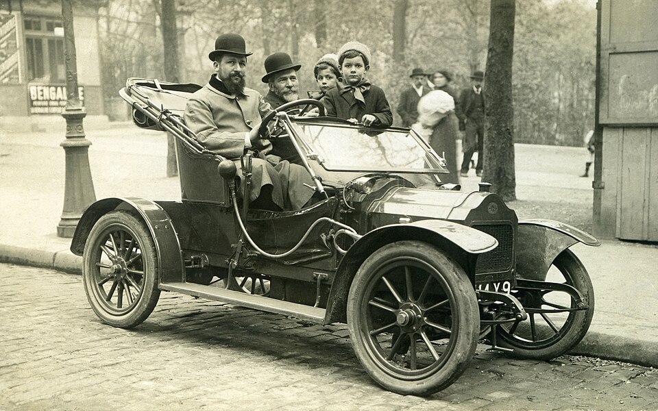Early automobile, Paris, 1910