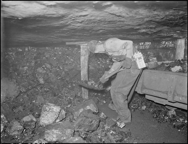 Harry Fain loading coal, Wheelwright Mines, Kentucky.