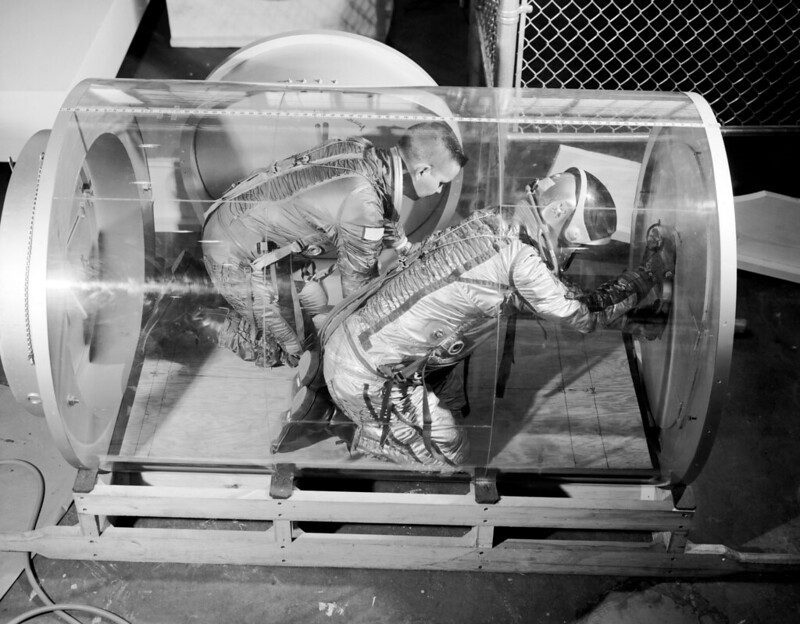 Testing a plexiglass airlock for space stations