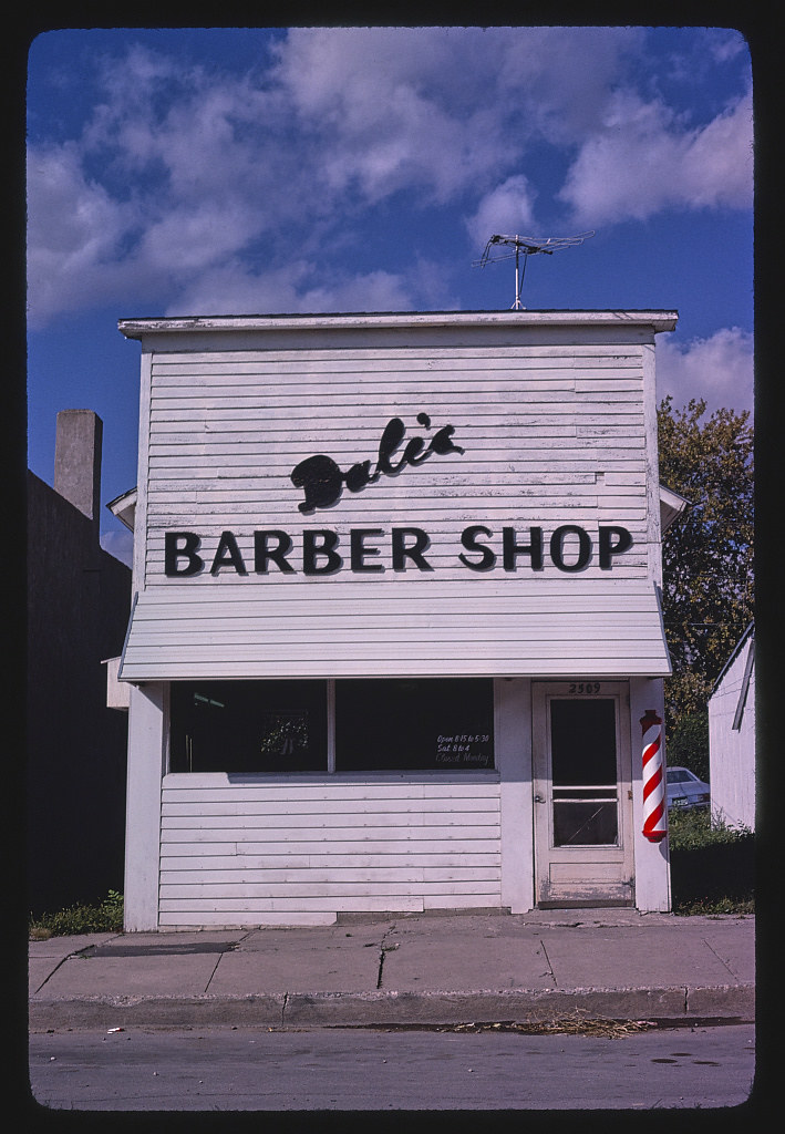 Dale's Barber Shop, Correctionville Road, Sioux City, Iowa, 1980