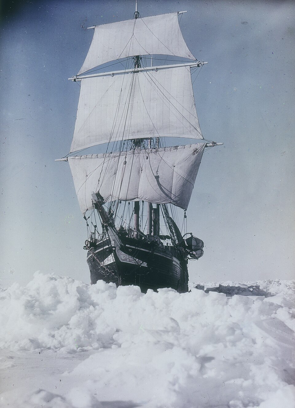 Endurance under sail breaking pack ice