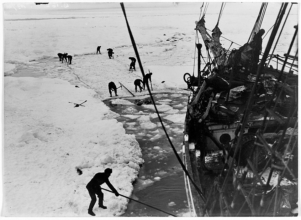 Crew breaking ice for Endurance