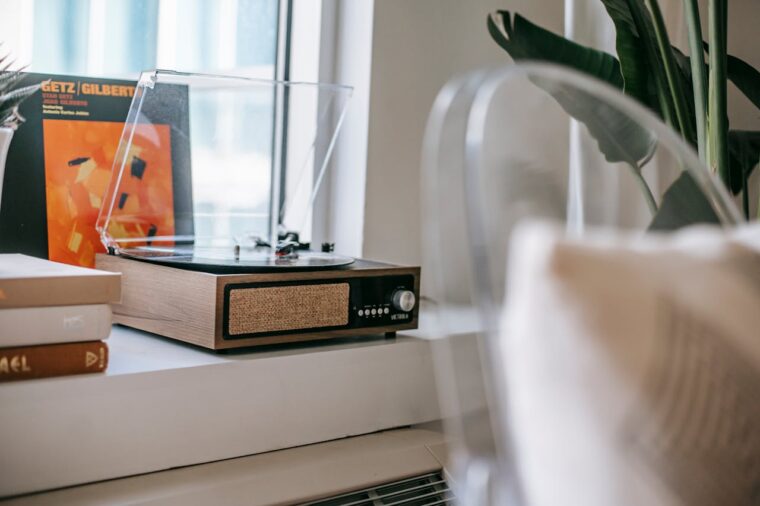 Time Traveling Through 25 American Interiors: From 1950s Kitchens to ’80s Landline